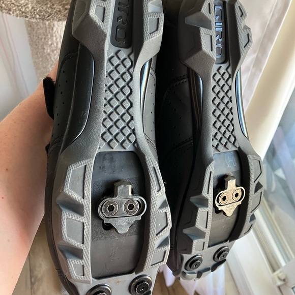 Giro cycling shoes. Color black. Size Euro 41, US 9 - Picture 2 of 2